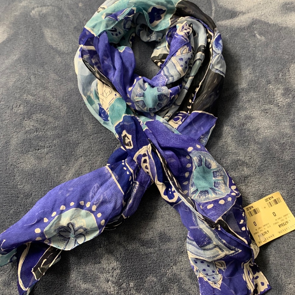 Scarf - Picture 3 of 7